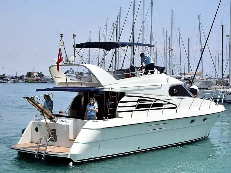 TU NAVY 3-YACHT
